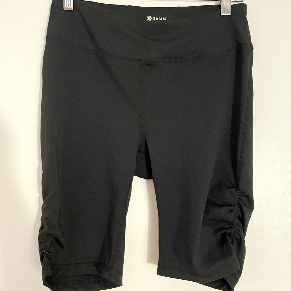 Gaiam gathered side bike shorts